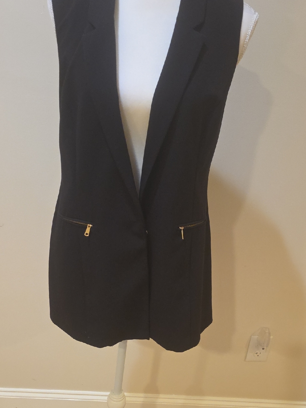 Worthington Black Sleeveless Tailored Vest with Zip Pockets - Picture 3 of 13